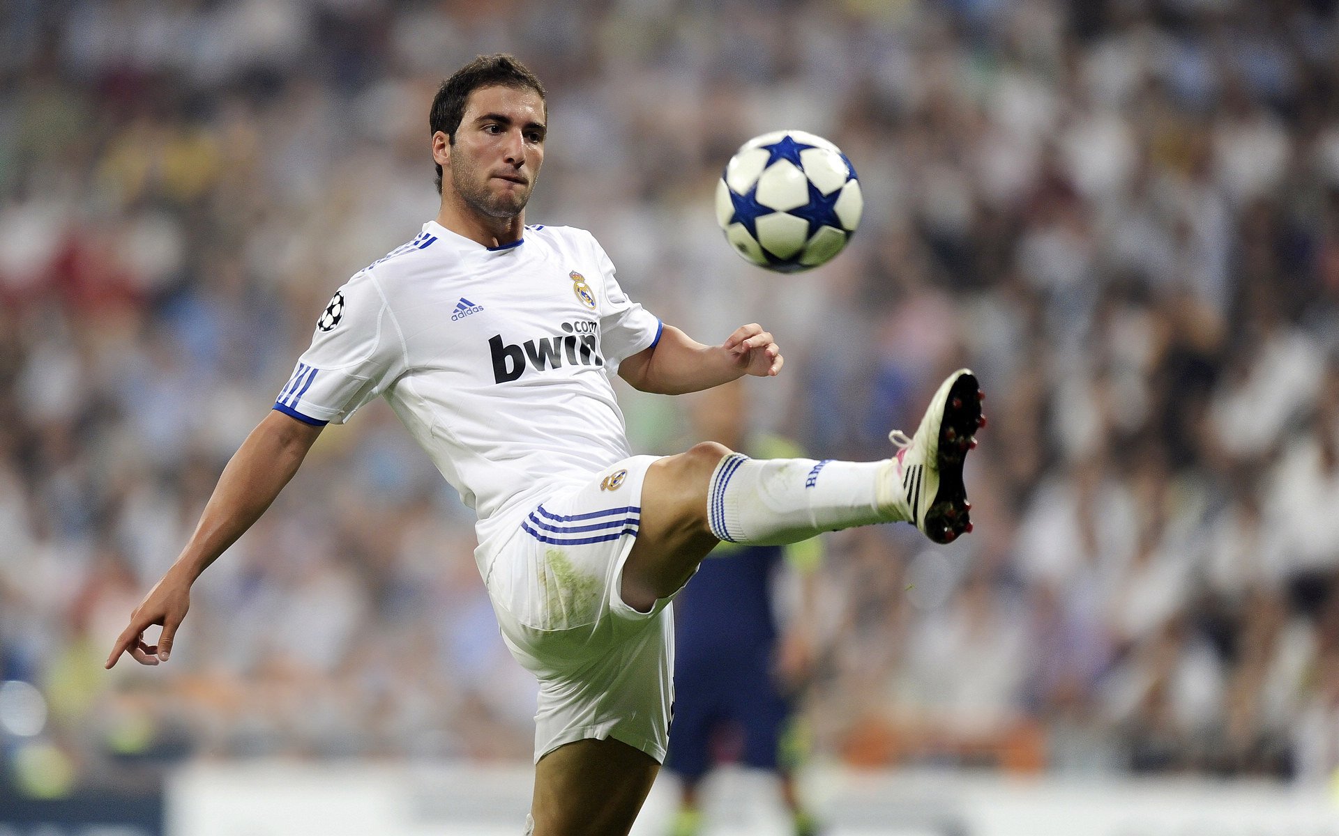 爱游戏-_城市夜空跑：点亮夜色，追逐梦想_，城市夜空高清壁纸